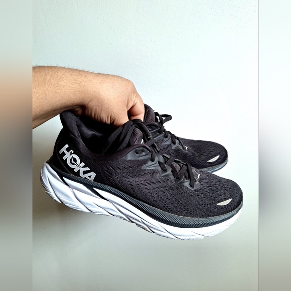 NOT FORSALE!!!! Please don't buy it Hoka Women's Clifton 8 Black/White Size 7B